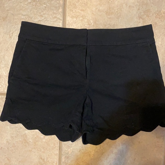 Size 4 scalloped bottom shorts - Picture 1 of 3